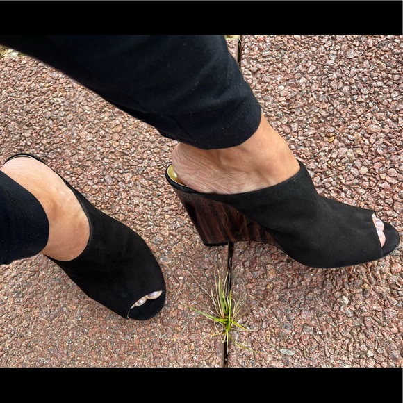 COACH Suede Leather Size 9B 4.5 inch Wedged Peep Toe Heels! Excellent Vintage! - Picture 3 of 6